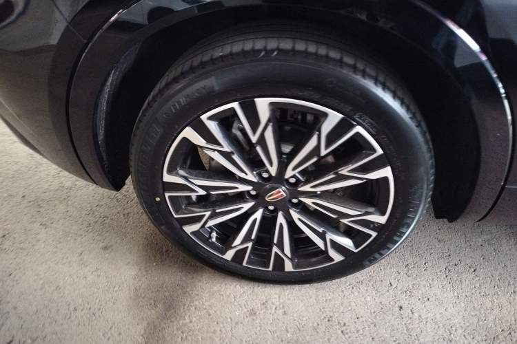 Used Hongqi HS5 2023 2.0T Four-Wheel Drive Flagship Pro Edition Right Rear Wheel Hub