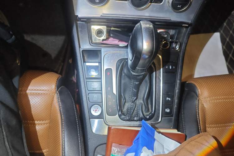 Used Volkswagen FAW-Volkswagen CC 2015 2.0 TSI Ultimate Model Gear Lever