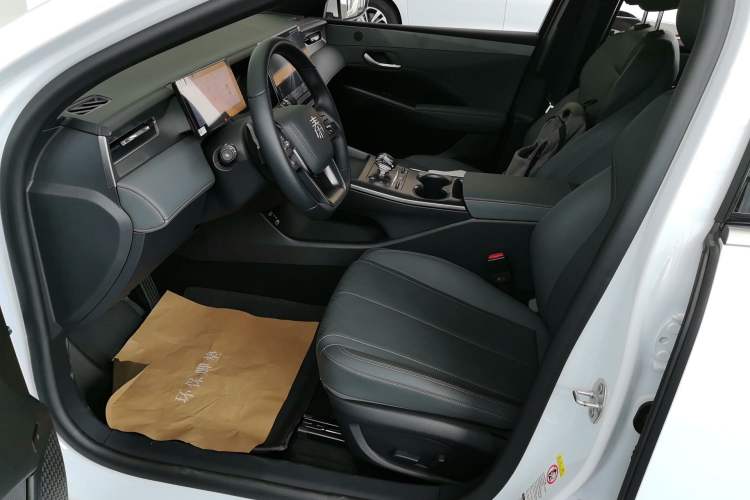 Used BYD Qin PLUS 2025 DM-i Smart Drive 120KM Superior Model