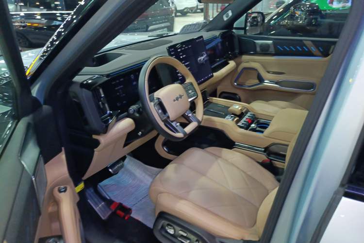 Used Formula Leopard 8 2025 Smart & Brave Flagship Edition 7 Seats Driver Seat