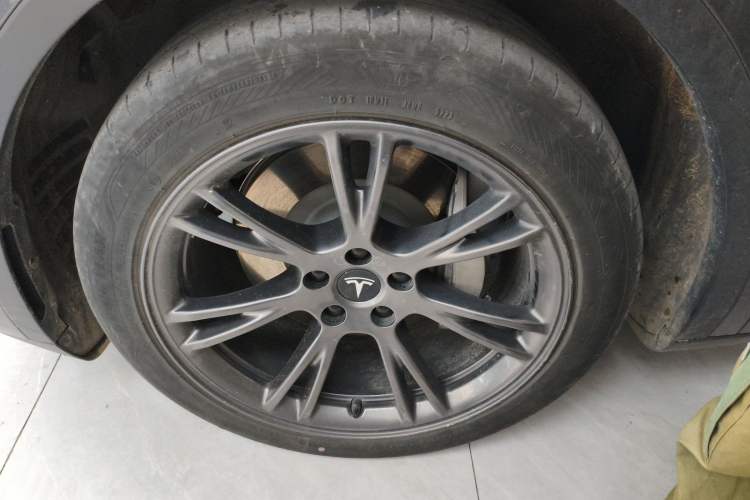 Used Tesla Model Y 2023 Rear-Wheel-Drive Version Exterior 4