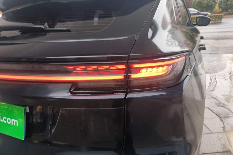 Used CHANGAN UNI-K 2023 2.0T All-Wheel-Drive Enjoyment Version Right Rear Taillight