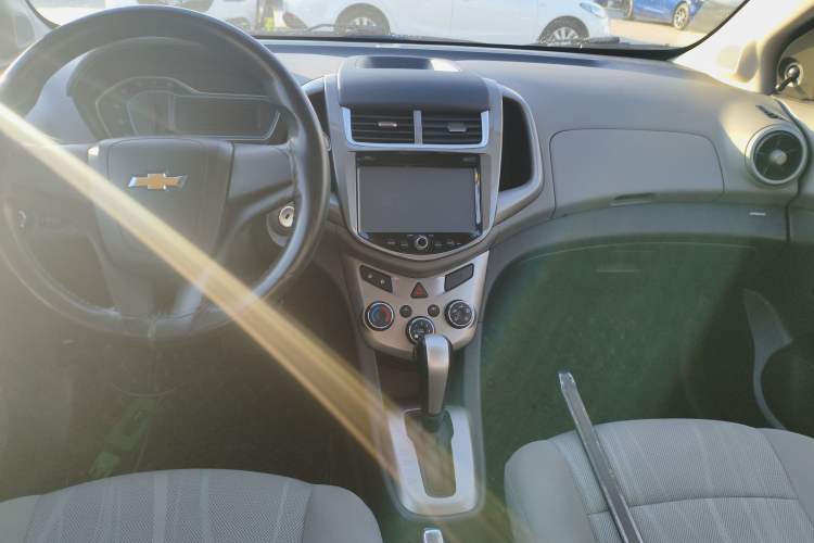 Used Chevrolet Aveo Sonic 2014 Sedan 1.4SL AT Fashion Edition