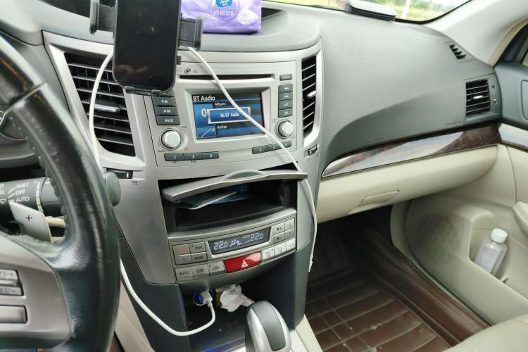 Used Subaru Outback 2012 2.5i Luxury Edition Audio And AC Panel