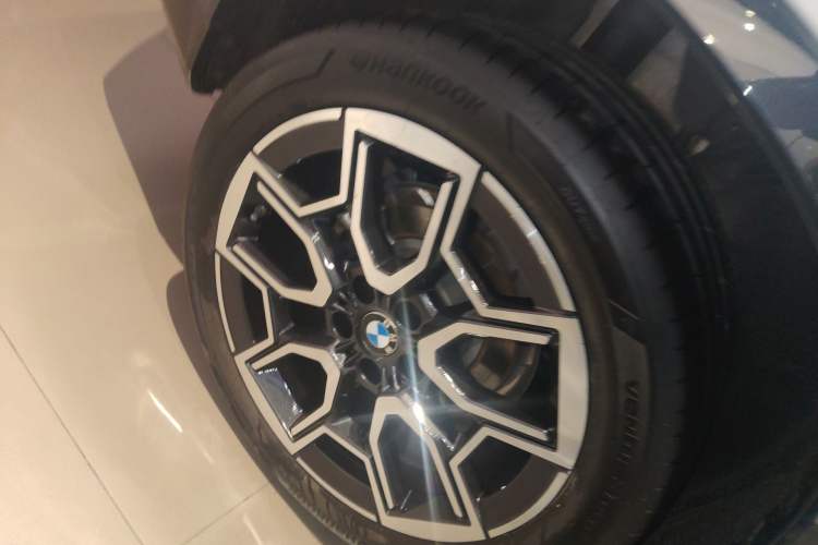 Used BMW X1 2023 sDrive25Li X Design Package Right Rear Wheel Hub