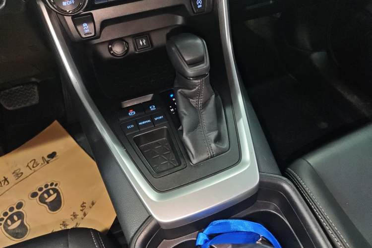 Used Toyota Wildlander 2020 2.0L CVT Two-Wheel Drive Luxury Edition Gear Lever