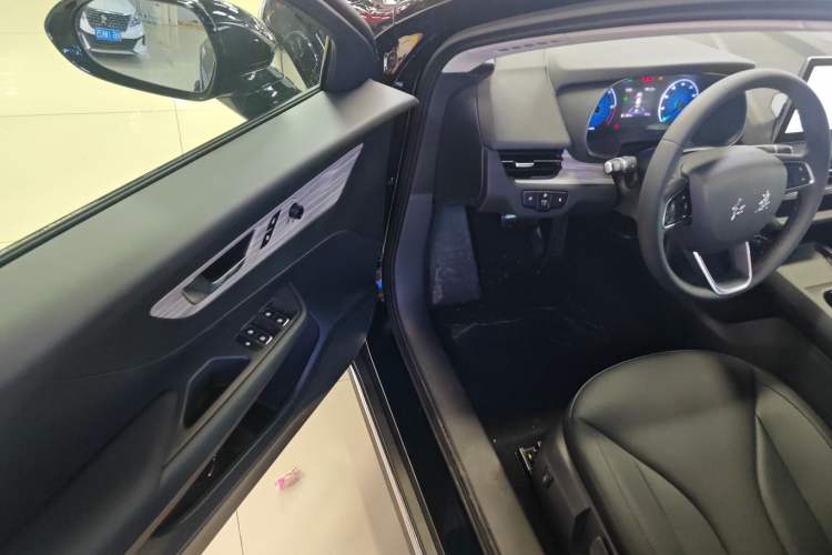 Used Hongqi E-QM5 2025 500km Range Commuter Version
