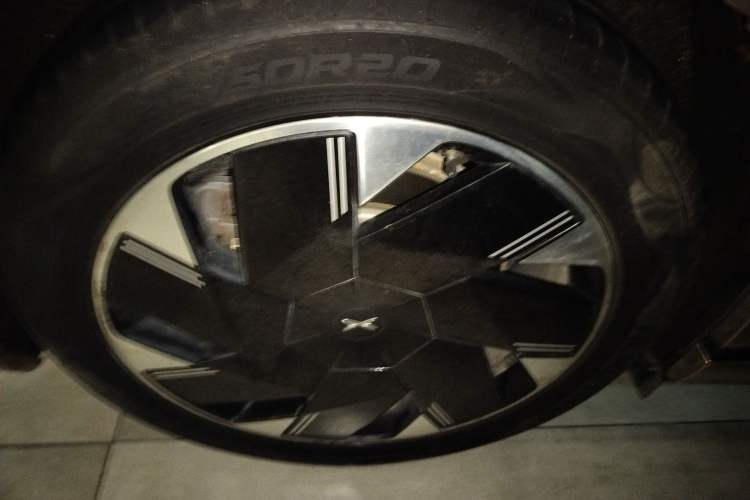 Used XPeng X9 2024 640 All-Wheel Drive High-Performance Max Right Rear Wheel Hub