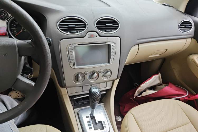 Used Ford Focus 2011 Sedan 1.8L Automatic Fashion Edition Audio And AC Panel