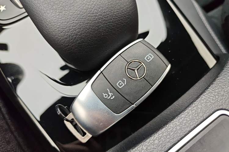 Used Mercedes-Benz A-Class 2022 Revised Version A 200 L Sport Sedan Fashionable Style Vehicle Key