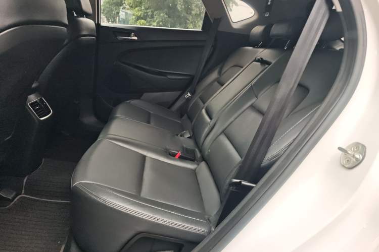 Used Hyundai Tucson 2015 1.6T Dual-Clutch Two-Wheel-Drive Smart Model Left Rear Seat