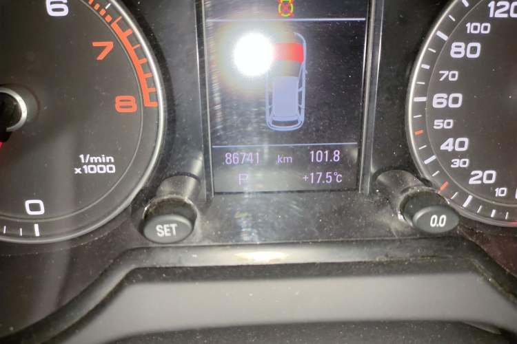 Used Audi Q5 2017 Plus 40 TFSI Technology Model Odometer Close Up