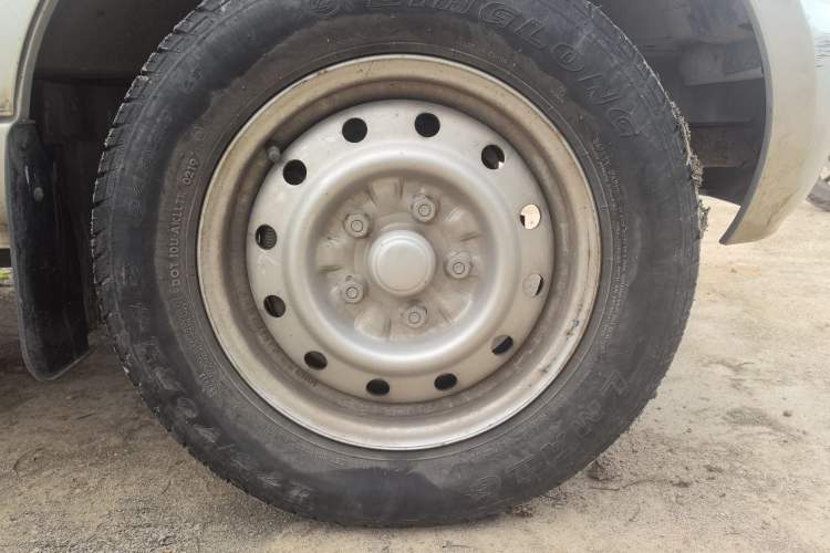 Used Wuling Rongguang 2019 1.5L Extended-Body Van Base Model with 5 Seats Right Front Wheel Hub