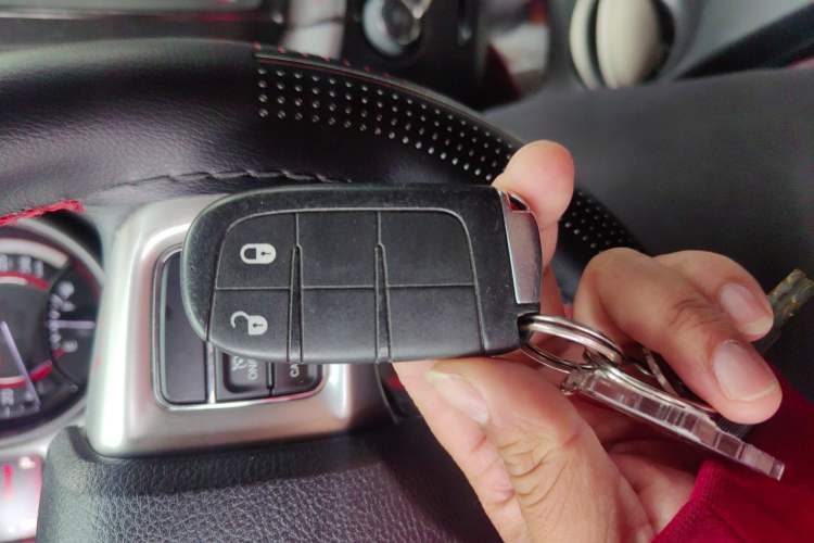 Used Dodge Journey 2013 2.4L Two-Wheel Drive Luxury Version