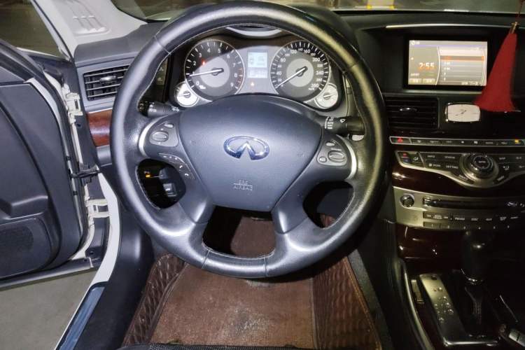 Used Infiniti Q70 2013 Q70L 2.5L Comfort Edition Steering Wheel