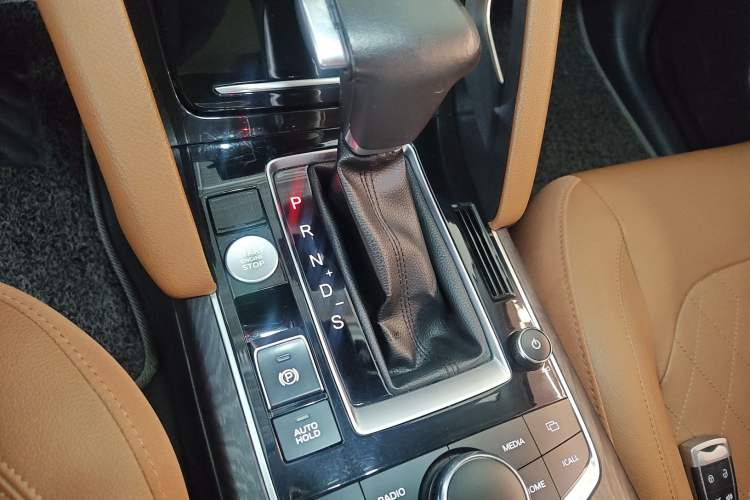 Used BORGWARD BX7 2016 28T Four-Wheel Drive Flagship Version 5 Seats Gear Lever