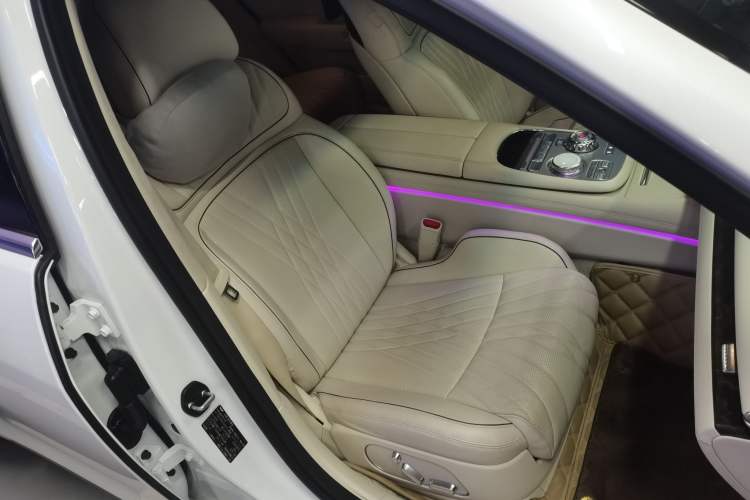 Used Genesis G90 2023 Flagship Edition Right Front Seat