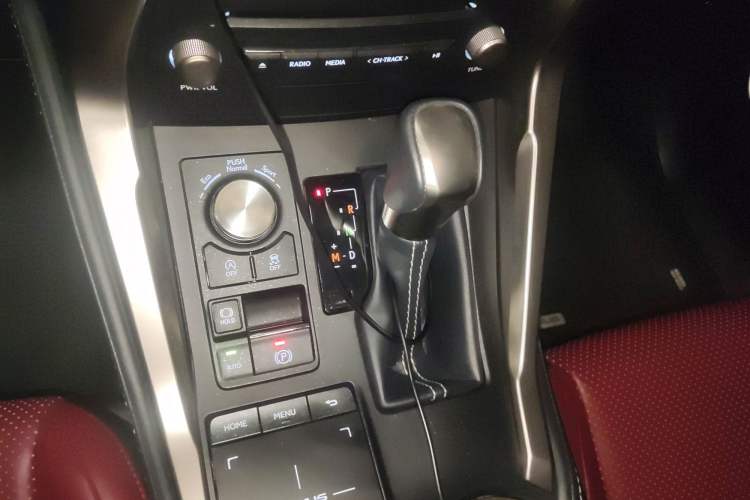 Used Lexus NX 2020 200 Front-Wheel Drive Freeline Edition China VI Standard Gear Lever