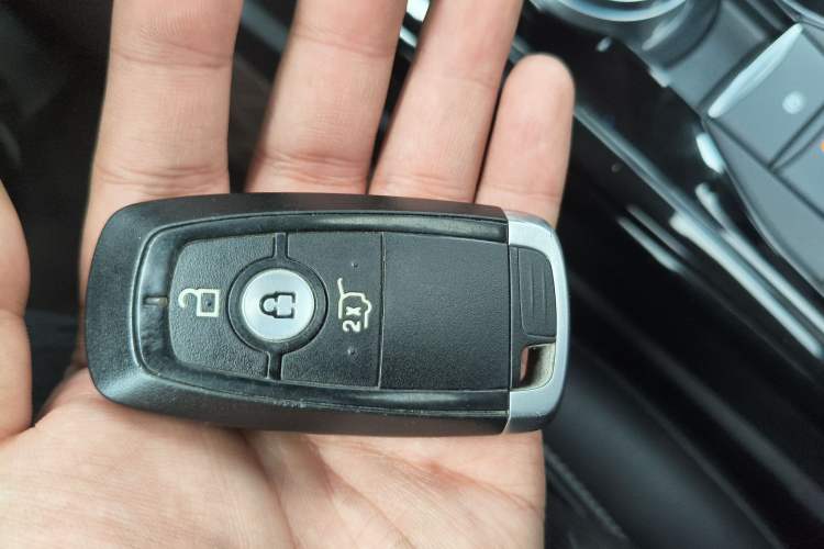 Used Ford Explorer 2020 EcoBoost 285 4x4 Titanium Edition 6 Seats
