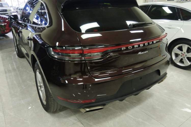 Used Porsche Macan 2018 Macan 2.0T Rear Left 45 Deg
