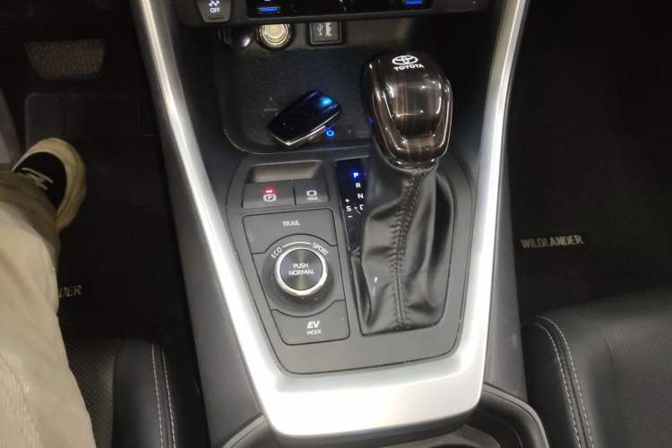 Used Toyota Wildlander 2023 Dual-Motor 2.5L E-CVT Four-Wheel Drive Prestige Edition