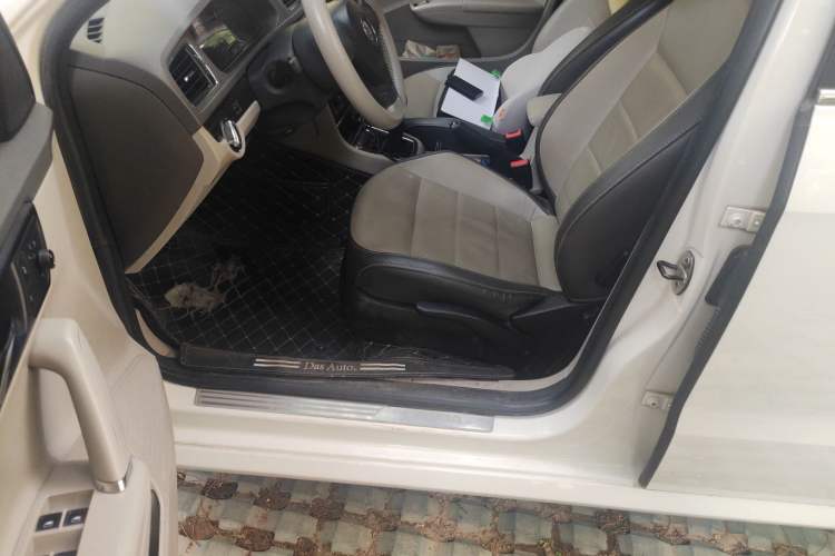 Used Volkswagen Gran Lavida 2013 1.6L Manual Comfort Model