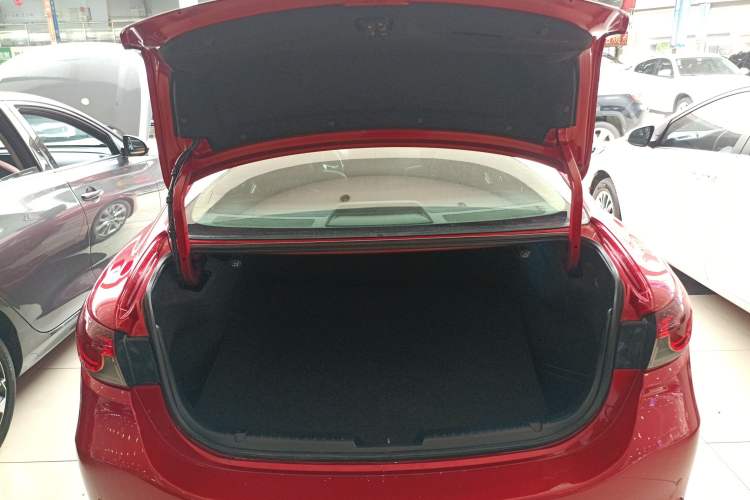 Used Mazda Atenza 2014 2.0L Blue Sky Luxury Edition Trunk