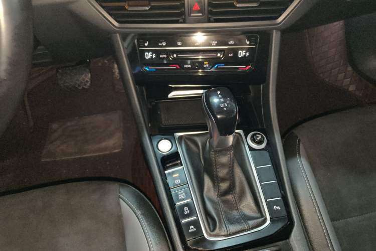 Used Volkswagen Sagitar 2019 280TSI DSG Luxury Version China VI Standard
