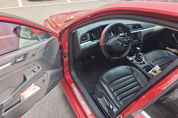 Used Volkswagen Lamando 2017 280TSI DSG Comfort Edition Driver Seat