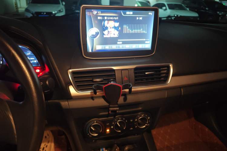 Used Mazda 3 Axela 2016 Hatchback 1.5L Automatic Comfort Model
