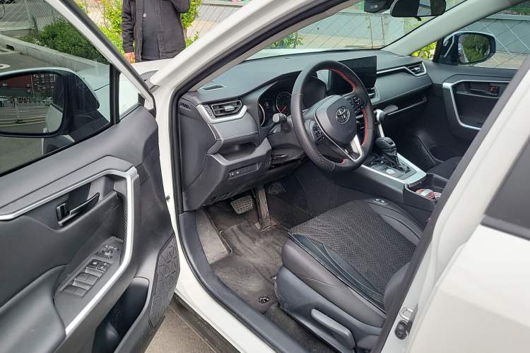 Used Toyota Wildlander 2024 2.0L CVT Two-Wheel Drive Leading Edition Driver Seat