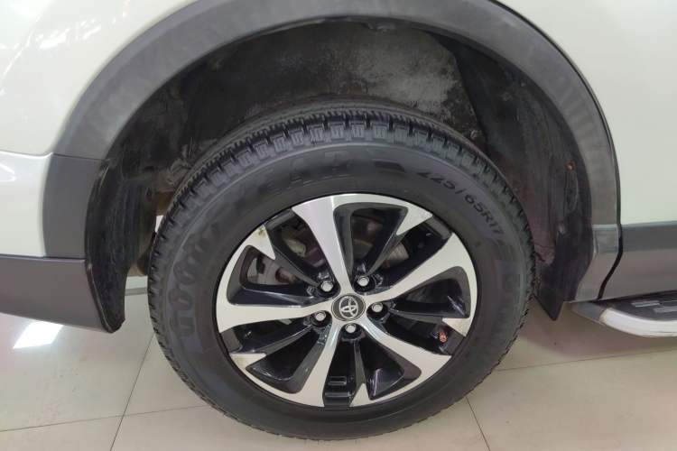 Used Toyota RAV4 2016 2.0L CVT Two-Wheel Drive Fashion Edition China V Standard