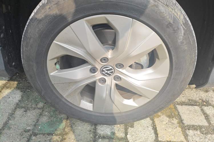 Used Volkswagen Tharu 2024 300TSI Two-Wheel-Drive Crescent Edition