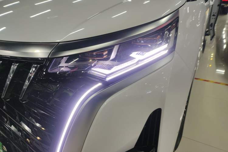 Used Denza D9 2022 DM-i 970 Four-Wheel Drive Flagship Model