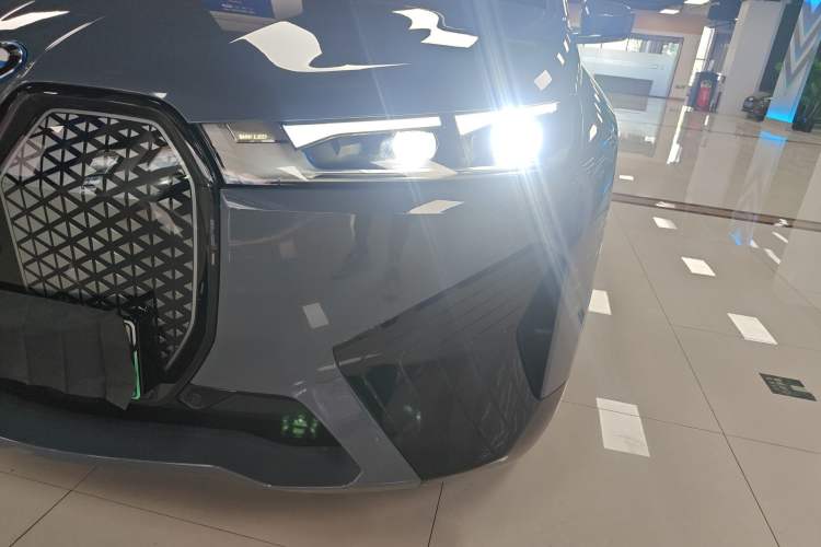 Used BMW iX 2023 xDrive40
