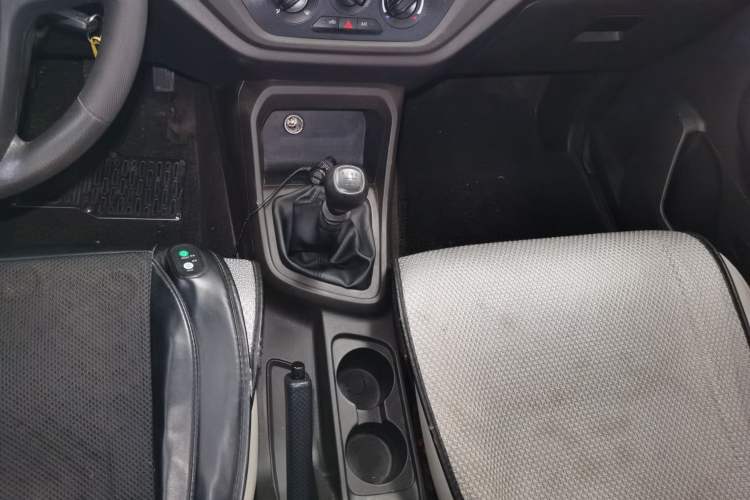 Used Wuling Hongguang V 2022 1.5L Enjoy Edition Electric-Powered LAR Gear Lever