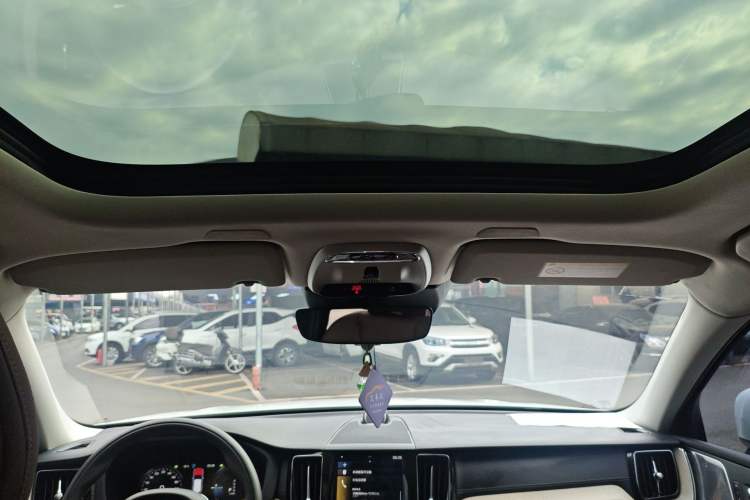 Used Volvo XC60 New Energy 2019 T8 E-Drive Hybrid Prestige Luxury Version China V Standard
