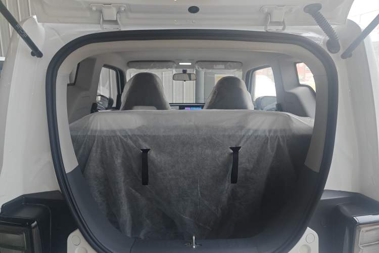 Used Livan Blue Balloon 2025 Model Dynamic Version Trunk