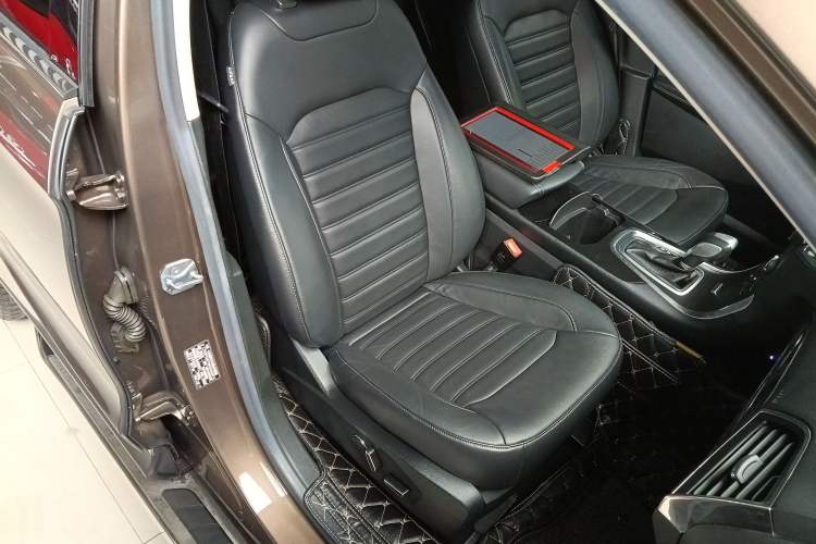 Used Ford Edge 2016 EcoBoost 245 Two-Wheel-Drive Titanium 7-Seater
