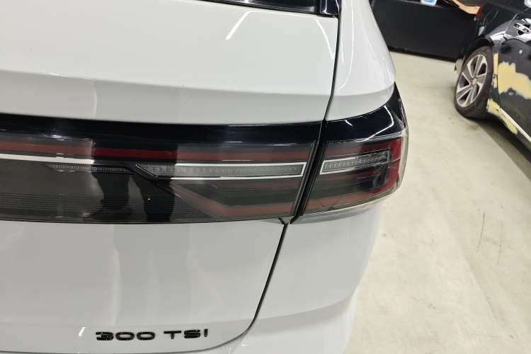 Used Volkswagen Tharu 2023 300TSI Two-Wheel-Drive Full Moon Edition