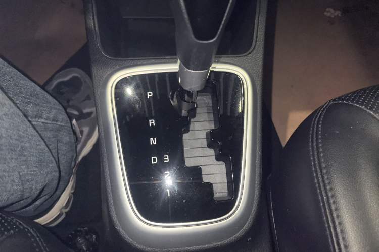 Used Kia Pegas 2020 Revised Version 1.4L Automatic Comfortable with Sunroof Gear Lever