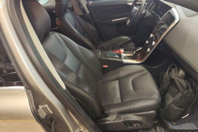 Used Volvo XC60 2015 T5 Smart Upgrade Model
