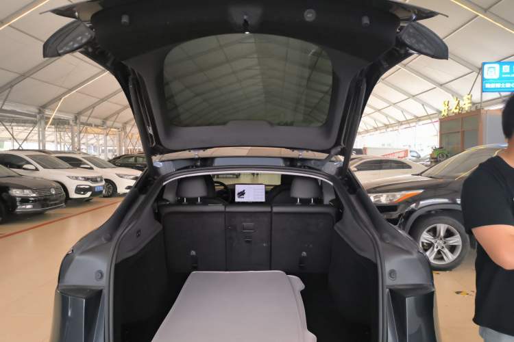 Used Tesla Model Y 2025 Rear-Wheel-Drive Version Trunk