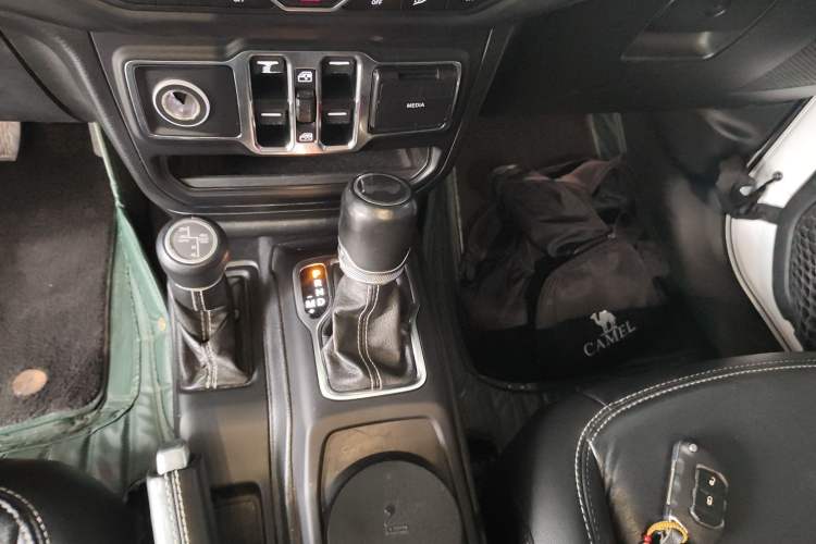 Used Jeep Wrangler 2019 2.0T Sahara Four-Door Version China VI Emission Standard