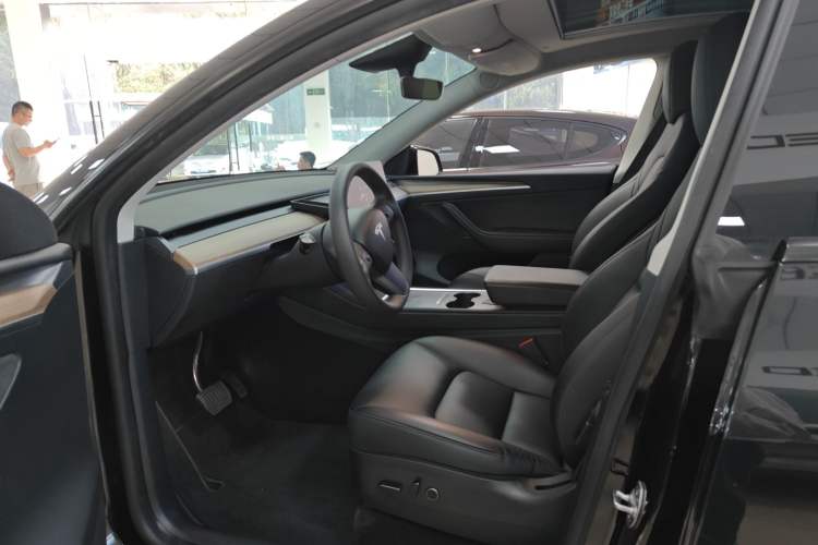 Used Tesla Model Y 2022 Rear-Wheel-Drive Version
