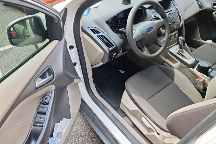 Used Ford Focus 2012 Sedan 1.6L Automatic Comfort Model
