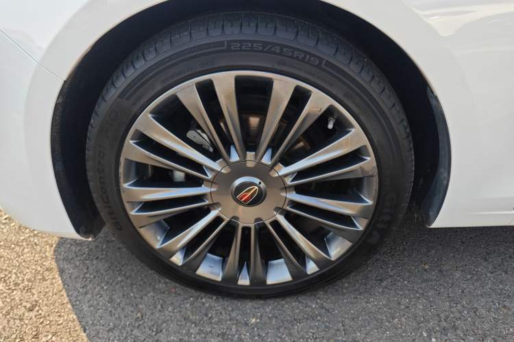 Used Hongqi H5 2020 1.8T Automatic Smart Connect Flagship Edition Left Front Wheel Hub