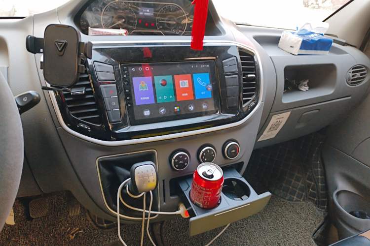 Used SAIC MAXUS Xintu V80 2023 2.0T Manual Classic Aoyuntong Short Wheelbase Mid-Roof 5/6-Seater