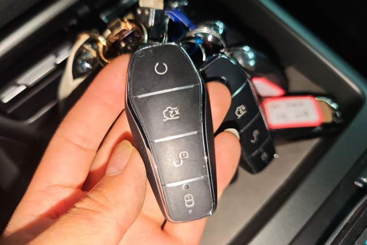 Used BYD Qin PLUS 2025 DM-i Smart Drive 55KM Leading Model Interior 1