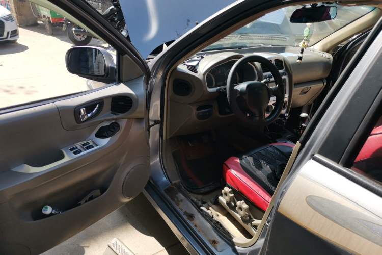 Used Huatai Santa Fe Classic 2011 2.0L Gasoline Manual Two-Wheel Drive Comfort Version
